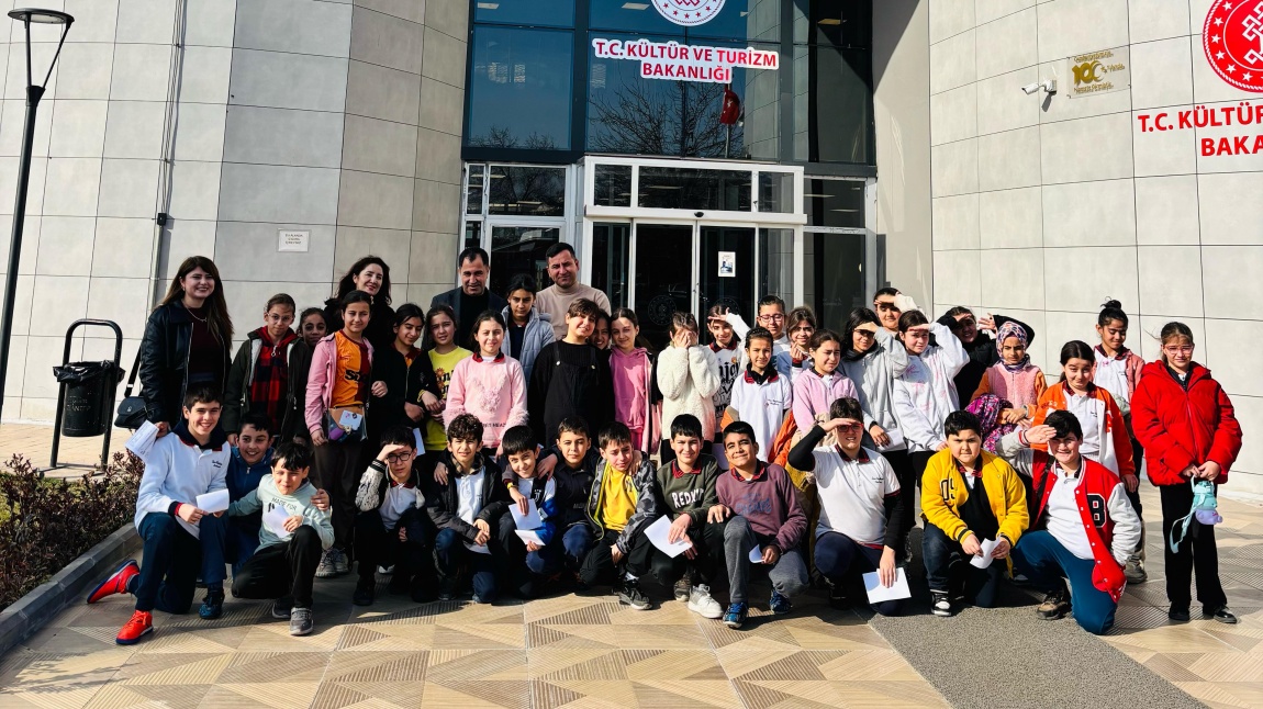 KÜTÜPHANE GEZİMİZ